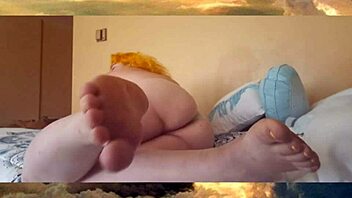 Homemade close-up of a girl's yellow toes in a fetish solo video