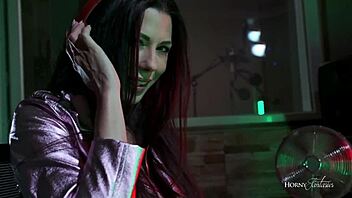 Latina beauty Alexa Tomas enjoys a steamy session in high heels