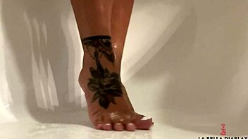 Foot worship and fetish with a pretty model