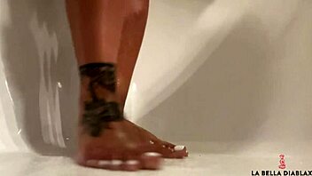 Foot worship and fetish with a pretty model