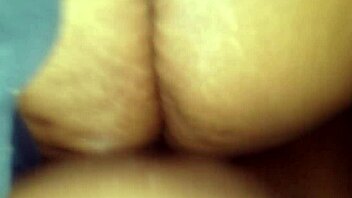 شعرت بالبرية في حفر مؤخرتها الضيقة