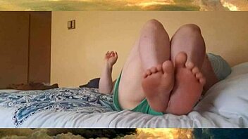 Homemade close-up of a girl's yellow toes in a fetish solo video