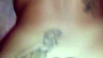 Fucking the shaft: Tattooed Puta Comiendo Metendo