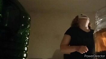 Vohunjenje punce s skrito kamero