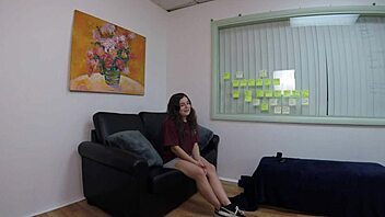 Lala Rose racconta casting con brunetta 18+ tette sode e figa stretta