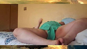 Homemade close-up of a girl's yellow toes in a fetish solo video