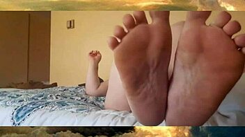 Homemade close-up of a girl's yellow toes in a fetish solo video