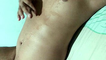 I came on the chest in this gay encounter 😏