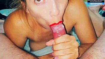 Hej, může tato latinská MILF dostat tě tvrdý špinavým povídáním o anále a velkém koku?