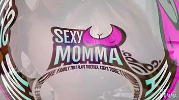 Уау! СексиМама Claudia поглъща сладките зърна на Rilee в лесбийско действие!