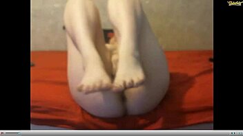 spivi 1 plays with ass dildo and feet in web chat