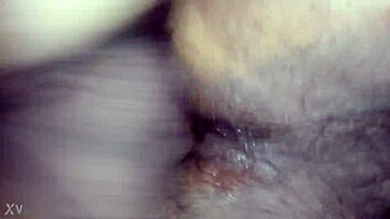 Dois caras amadores exploram desejos. VEJA a conexão crua deles se desenrolar!