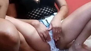 Punheta teen gets a cumshot after getting her pussy filled