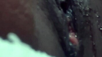 Cyndy Blackslave squirts wildly!