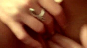 My petite gf squirts for the first time