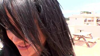 Latina amateur enjoys a quick blowjob