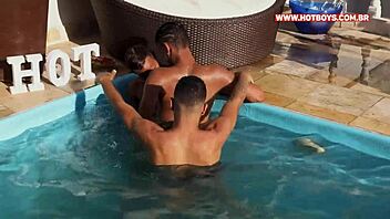 Gay threesome with bareback anal