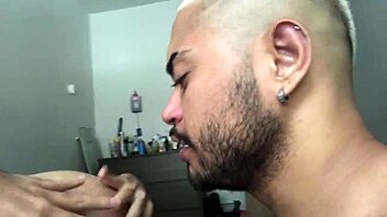 i just arrived in the city and my twitter followers fucked me bareback right away