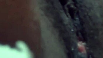 Cyndy Blackslave squirts wildly!