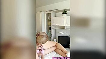 Sugarnadya Shaves Experienced Hottie's Pussy