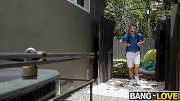 styvmamma graycee baybee duschar het med johnny love. ren ångande action utspelar sig.