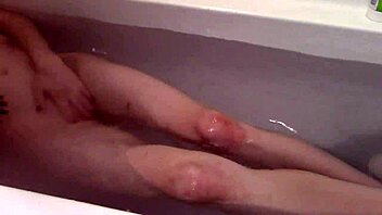 Blonde bombshell enjoys a steamy shower
