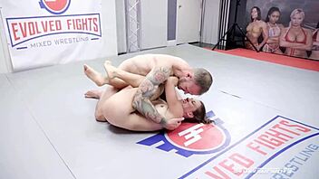 Wow, Christian Wilde domineert Bella Wilde! Echt getrouwd stel worstelt hard, man ramt lul diep in wilde actie!