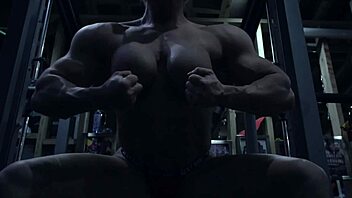 Huge Female Bodybuilder