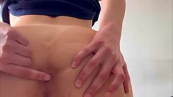 hey, biraz eğlenceye katılmak ister misin? burada dildo ile oynuyorum! 😜