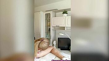 Sugarnadya Shaves Experienced Hottie's Pussy