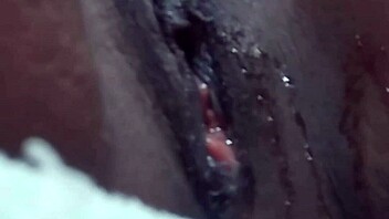 Cyndy Blackslave squirts wildly!