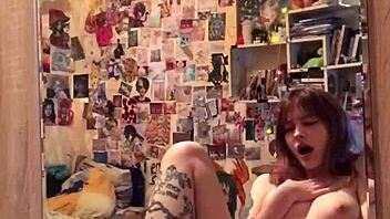 narrative of masturbating pussy in front of mirror