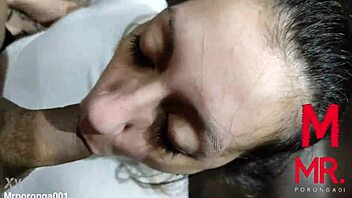 le chupo la pija a mr poromga, qué rico está! 😜