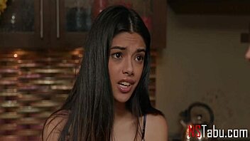 Блядь! Навыки диптроата моих падчериц безумны!