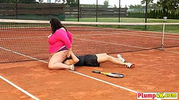 BBW MILF wins tennis and fucks outdoors 😏