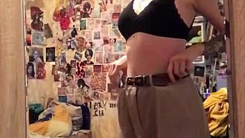 narrative of masturbating pussy in front of mirror