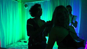 Big ass and natural tits in amateur sex video