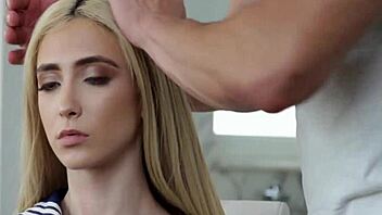 Hoe handelt kleine 18+ Jane Wilde zulke wilde verlangens af op elke ondeugende manier die je kunt bedenken?