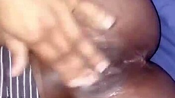 Hurja nautinto seksisessä afrikkalaisessa pillussa