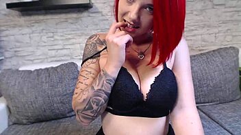 I'm nina, the camgirl, and i'm showin' you my ass on webcam. it's so sexy undressin' for you.