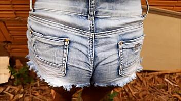 Bloguerinha bunda grande fugiu da festinha da priminha pra dar atrais do murro para o caseiro safado e casado t� doendo mas eu gosto.