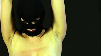 Har du noen gang følt piskesmellen på ryggen som denne amatørjenta?