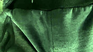 gaste85 peeing in the bedroom