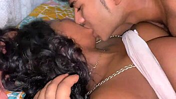 A cambio de que mi hermanastro me ayude estudiar le doy una buena mamada y cogida