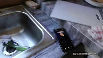 Steddatter bliver luder for hurtige penge