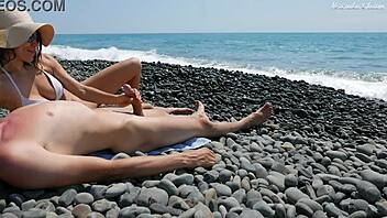 Amateur handjob on a public beach