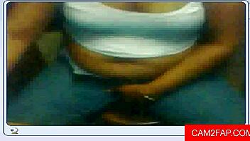 i'm givin a blowjob on webcam