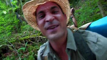 sesso anale nel bosco con una bruna molto troia