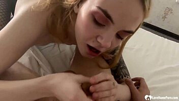 Blonde hairdresser blows big cock 😏