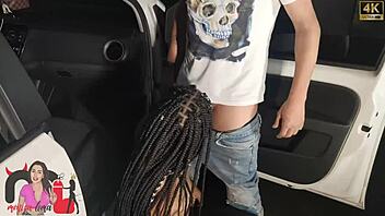 Uma buceta é boa, mas com certeza quero muito mais pau